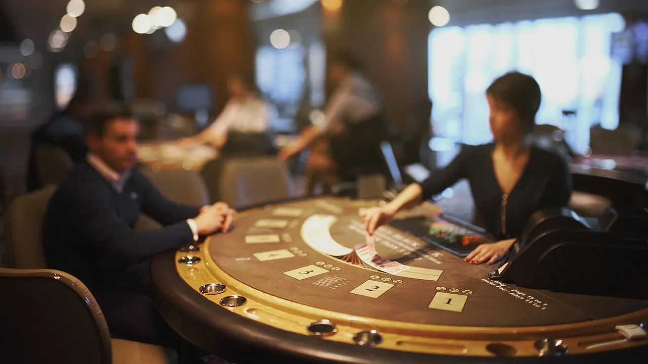 Casinomhub canlı casino — blackjack masası ve krupiye